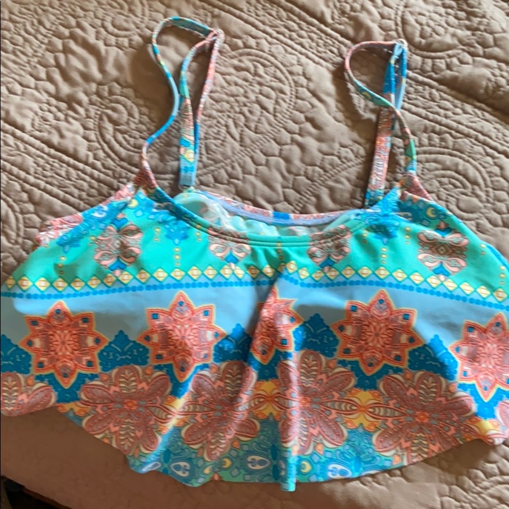 Last Chance!! 🍬Gianni Bini bikini Top Medium